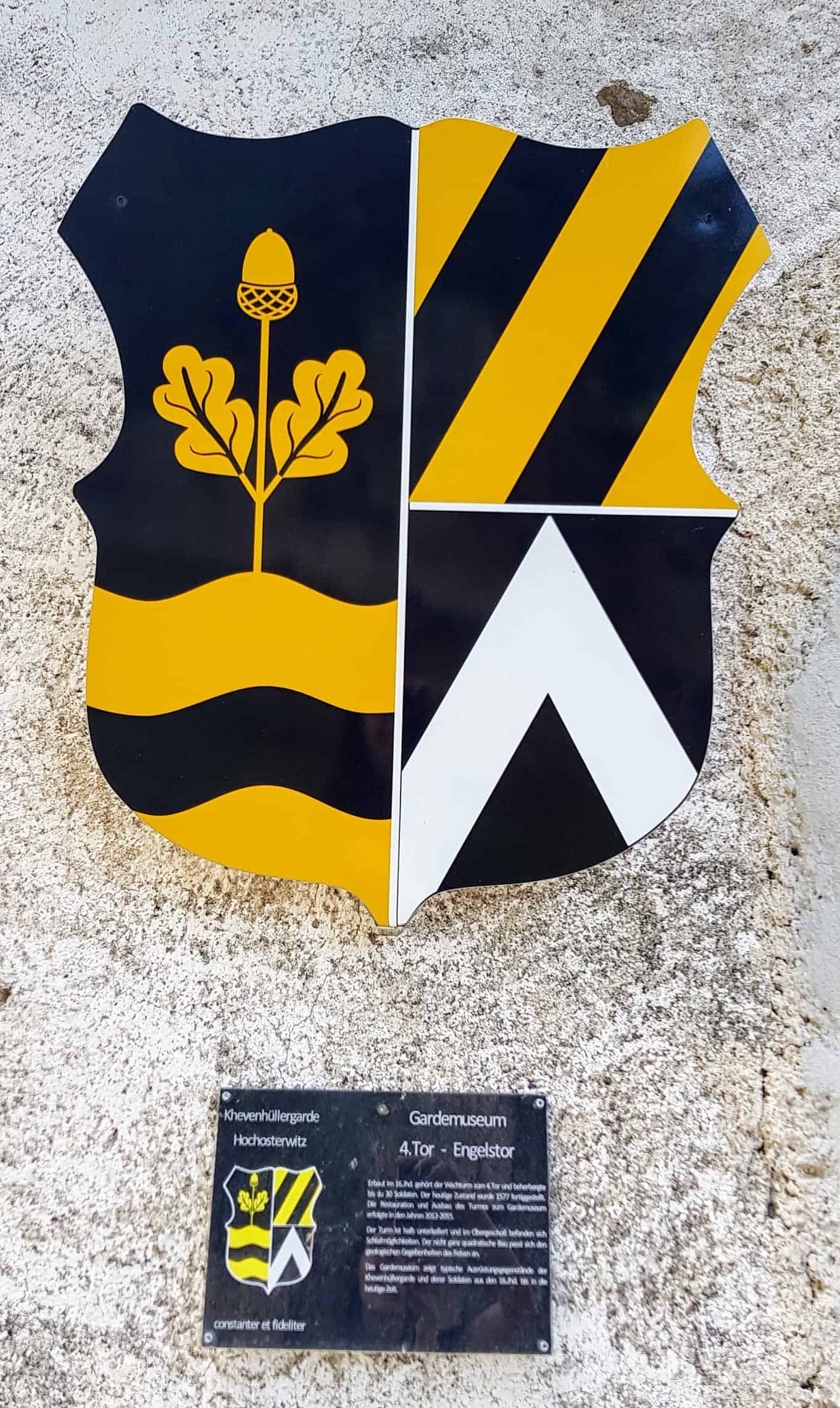 Wappen Khevenhüller beim Gardemuseum der Khevenhüller Garde auf der Burg Hochosterwitz - Ausflugsziel in Kärnten
